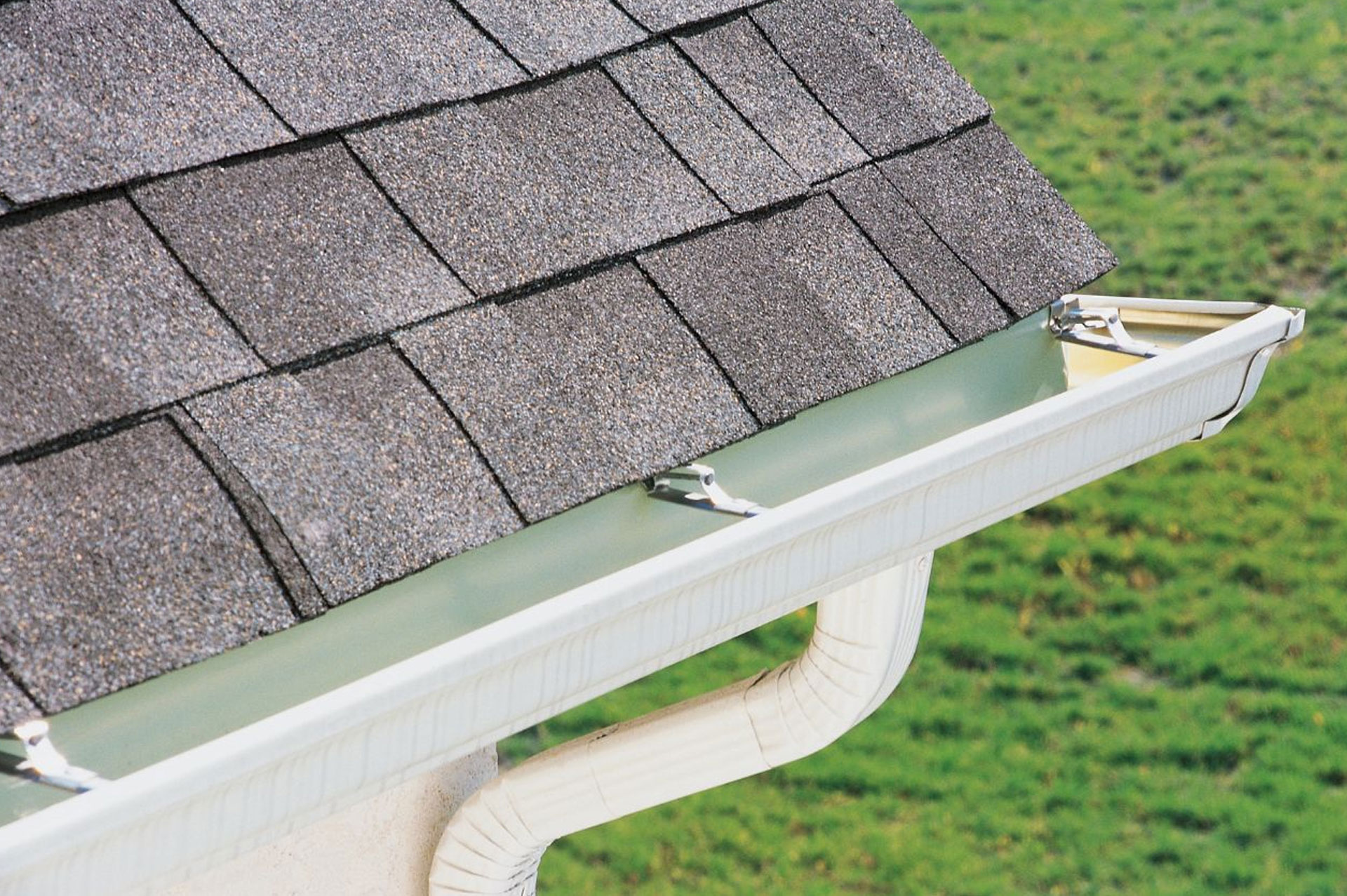 a roof gutter attached to a house in Omaha, Nebraska
